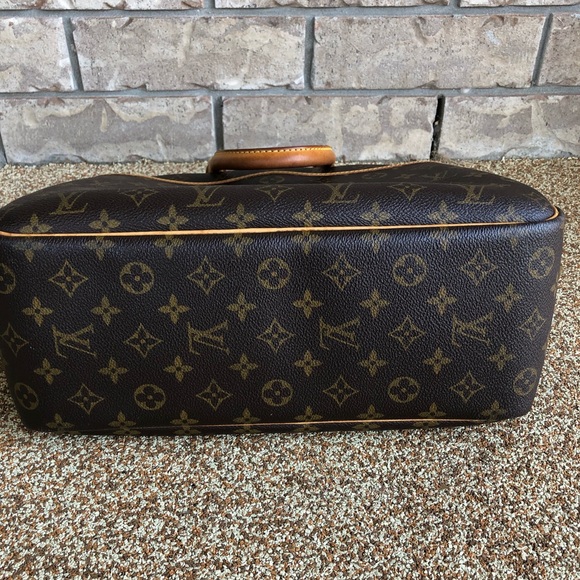 Authentic Louis Vuitton Deauville w lock - Picture 4 of 8